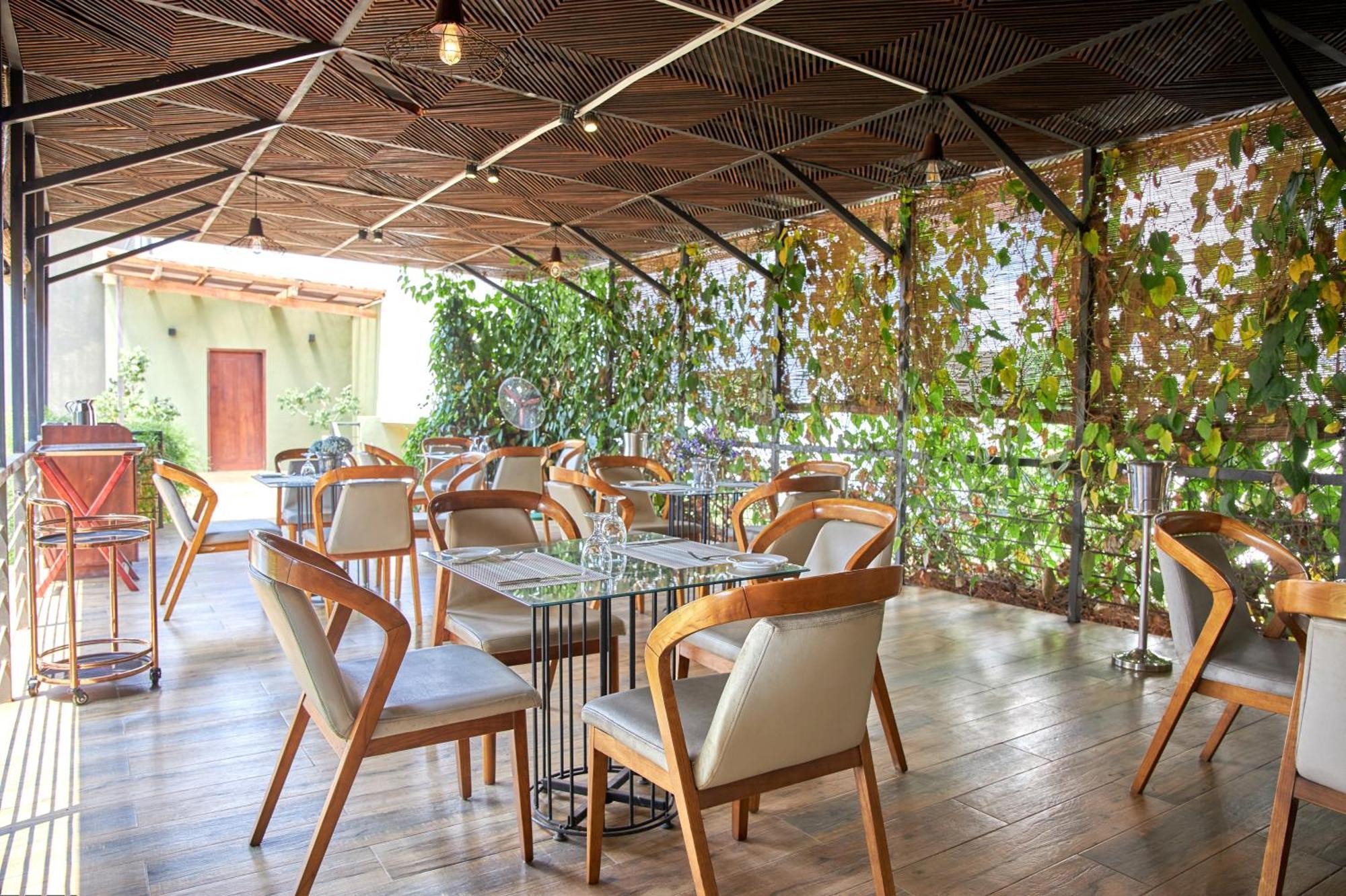 Seahorse Hotel & Spa Negombo Exterior foto